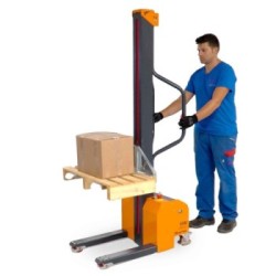 Elevador eléctrico HW-COMPACT compacto para materiales. H máx. 1,9 m. Capacidad máx.150 kg. | Faraone