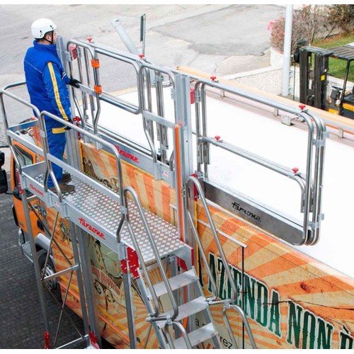 Escalera con plataforma y barandilla regulable para camiones