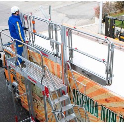 Escalera con plataforma y barandilla regulable para camiones