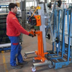 Elevador de materiales HW-IB con base de acero supercompacta. H máx. hasta 4,18 m. Capacidad máx. hasta 250 kg. | Faraone