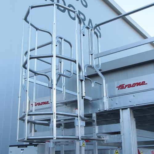 EM410 | Escalera especial para acceso a Aviones a medida | Seguridad en altura Faraone