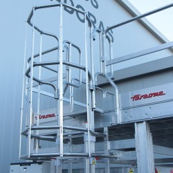 EM410 | Escalera especial para acceso a Aviones a medida | Seguridad en altura Faraone