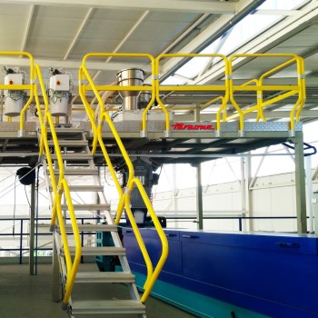 EM1312 | Escalera de Acceso Frontal