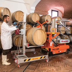 ELEVAH BODEGAS | H. máx. de trabajo: 7 m.