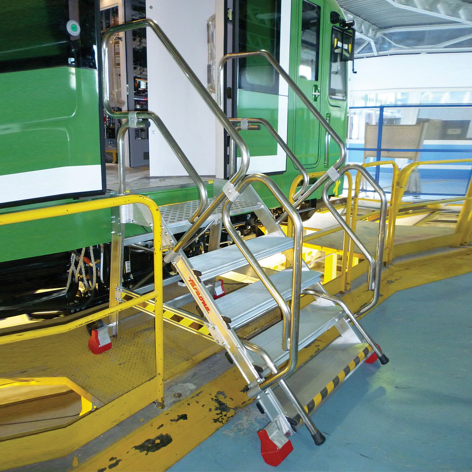 EM205 | Escalera a Medida para acceso a Trenes