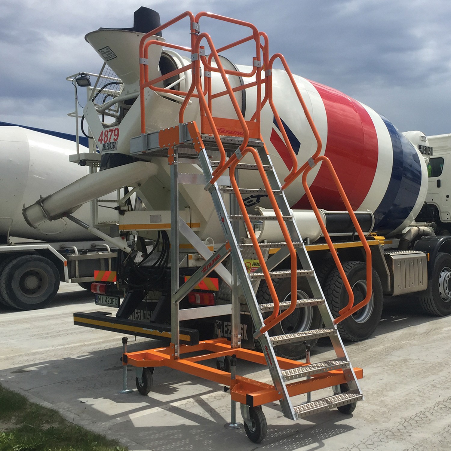 EM101 | Escalera a Medida para Mantenimiento de Camiones